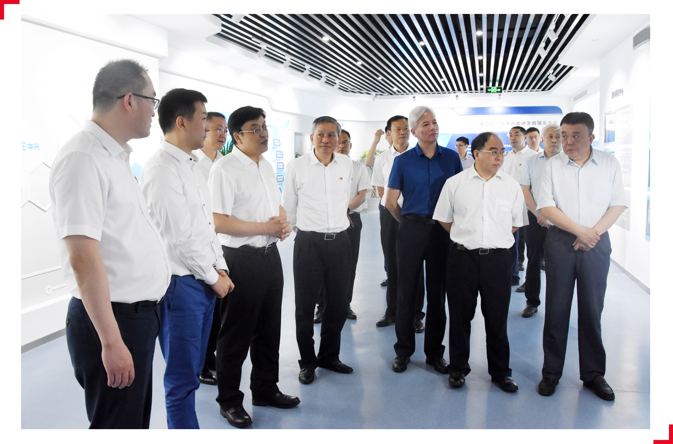 浙江省常務副省長馮飛等一行到賽晶嘉善產業基地調研