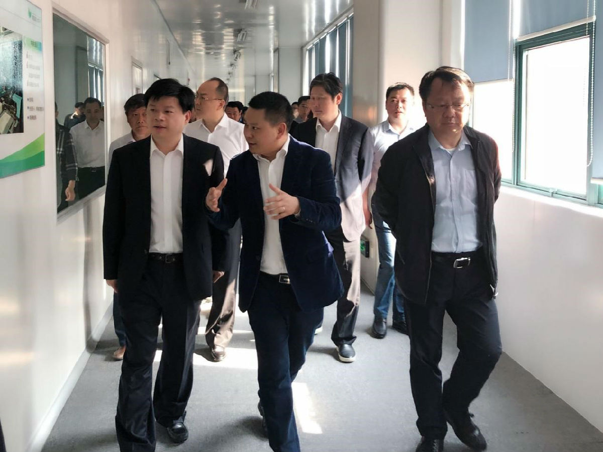 無錫惠山區領導一行參觀無錫賽晶智能車間